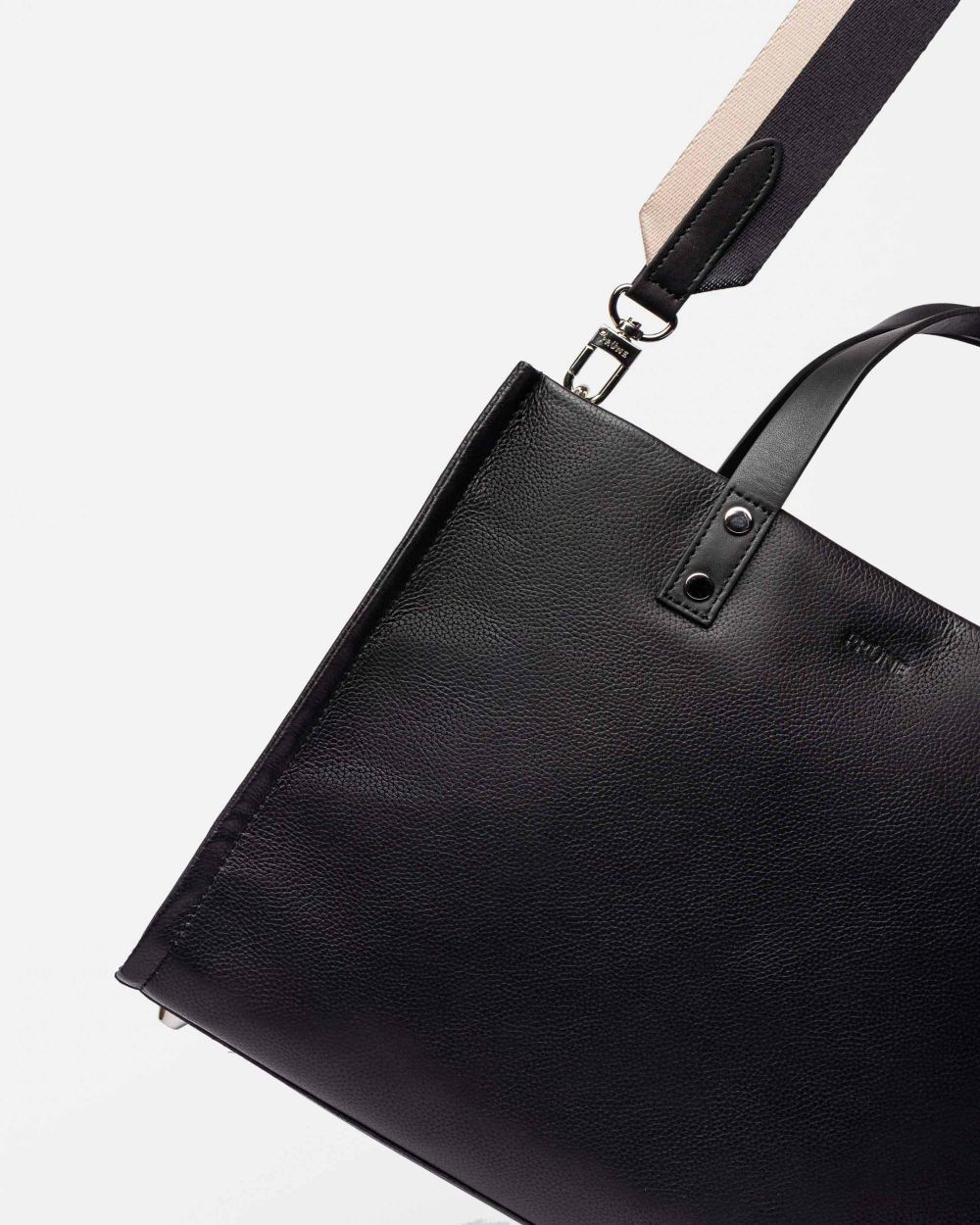 CARTERA DE MANO CERDEÑA EN CUERO GRANEADO