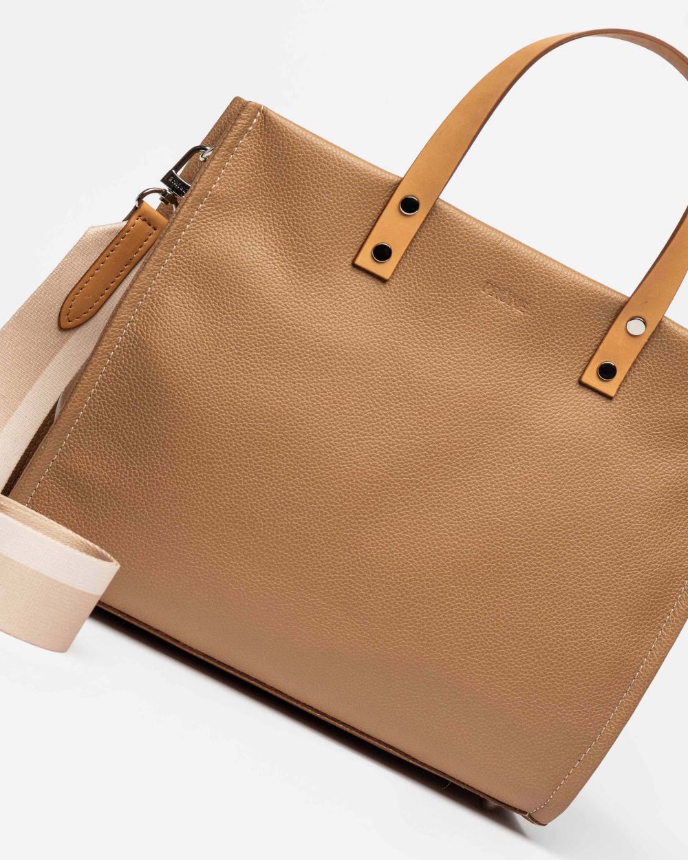 Cartera De Mano Cerdeña En Cuero Graneado